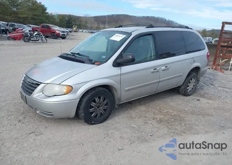 2005 Chrysler Town & Country Touring z USA, uszkodzony, nr VIN 2C4GP54L35R493407
